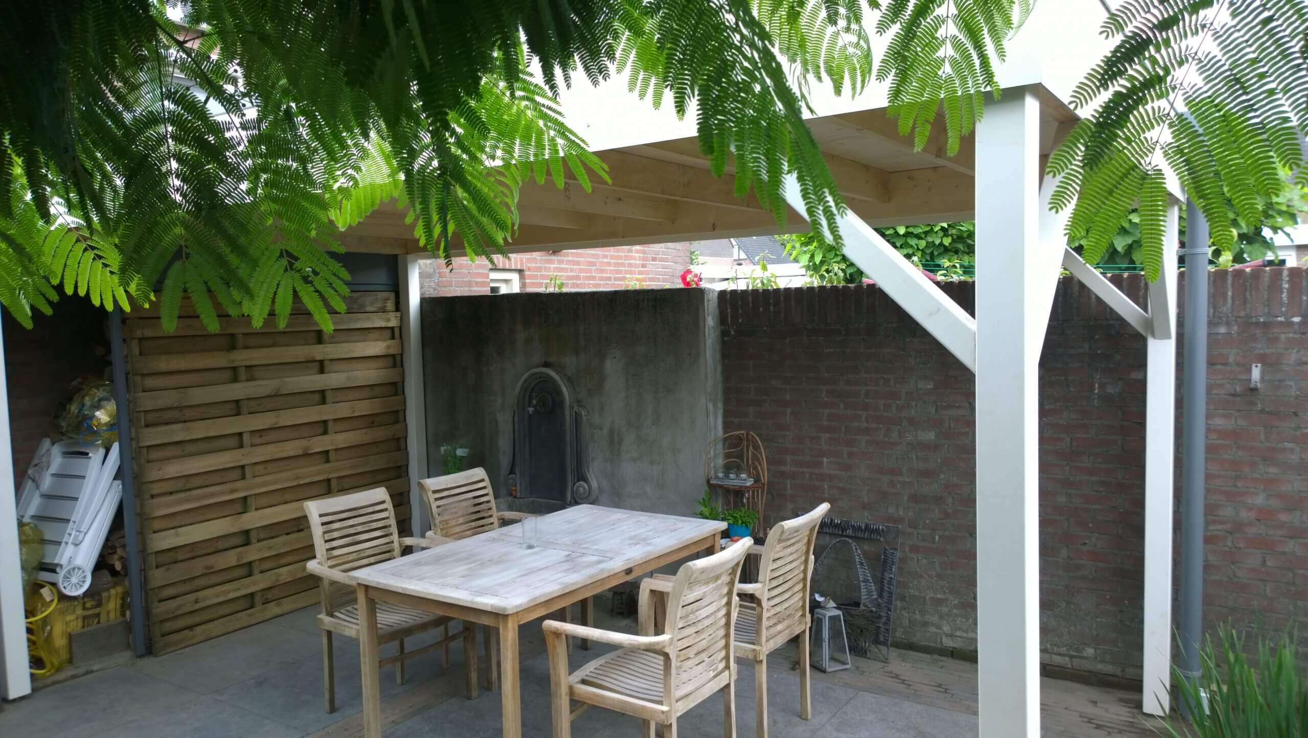 BouwTB-Overkapping betimmerd met Trespa