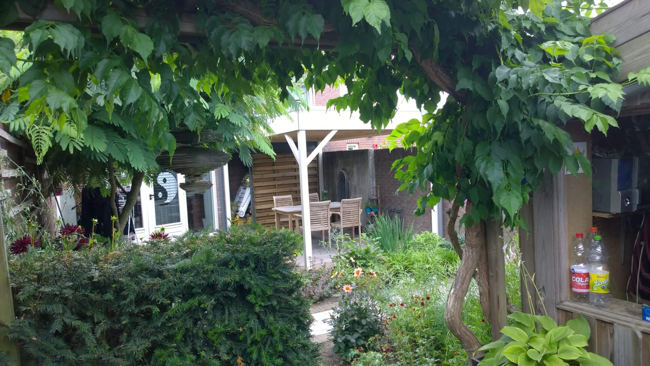 BouwTB-Overkapping betimmerd met Trespa