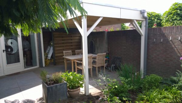 Overkapping betimmerd met Trespa