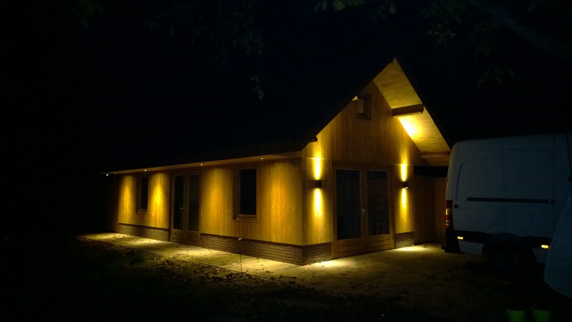 schuur-verlichting-tuinhuis-bouwbedrijf-bergeijk-bouw-tb